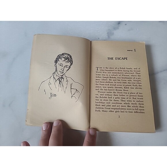 Escape From Warsaw By Ian Serraillier Paperback - Picture 5 of 10